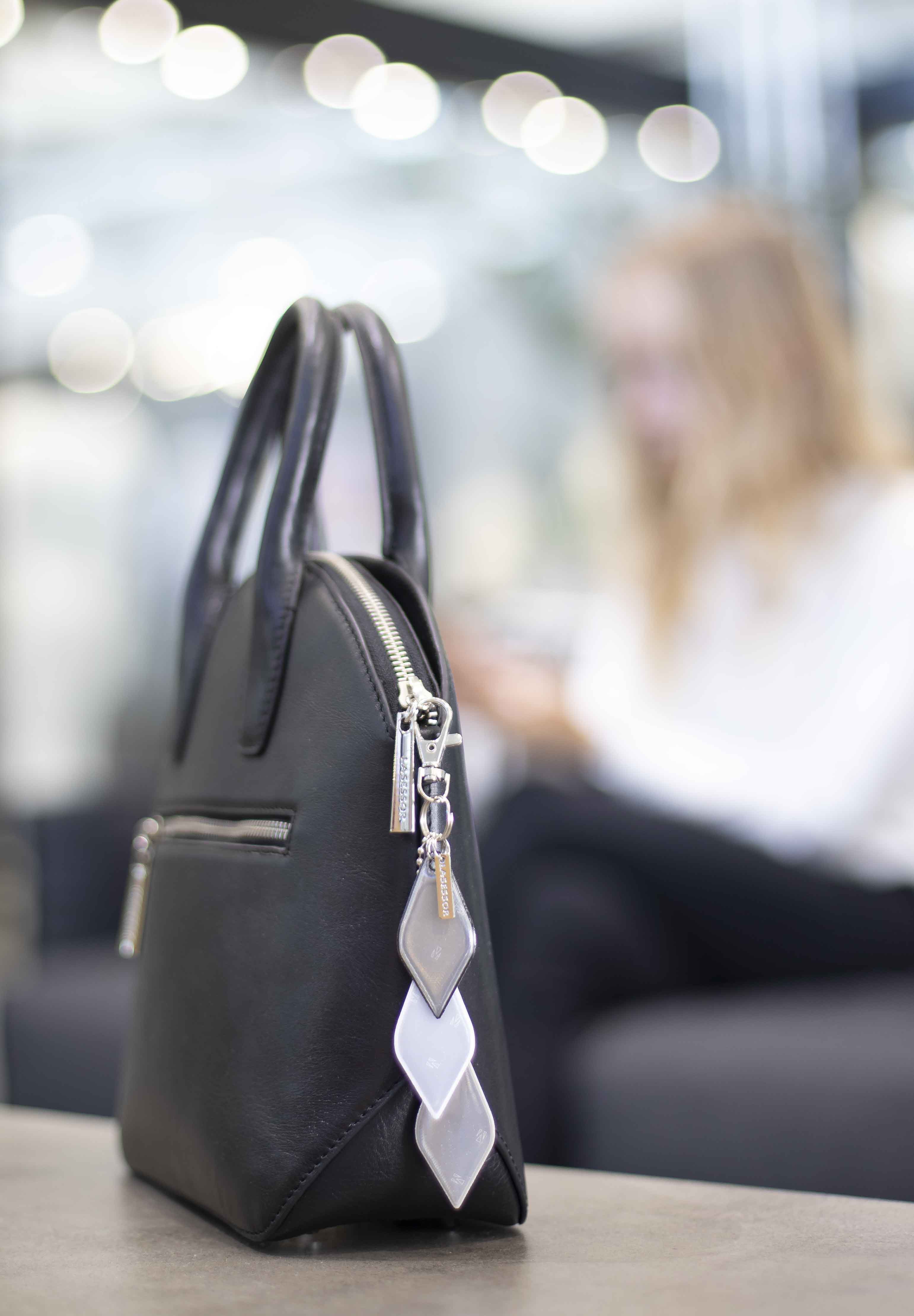 Lasessor design koruheijastin reflector 3-leaves musta F6