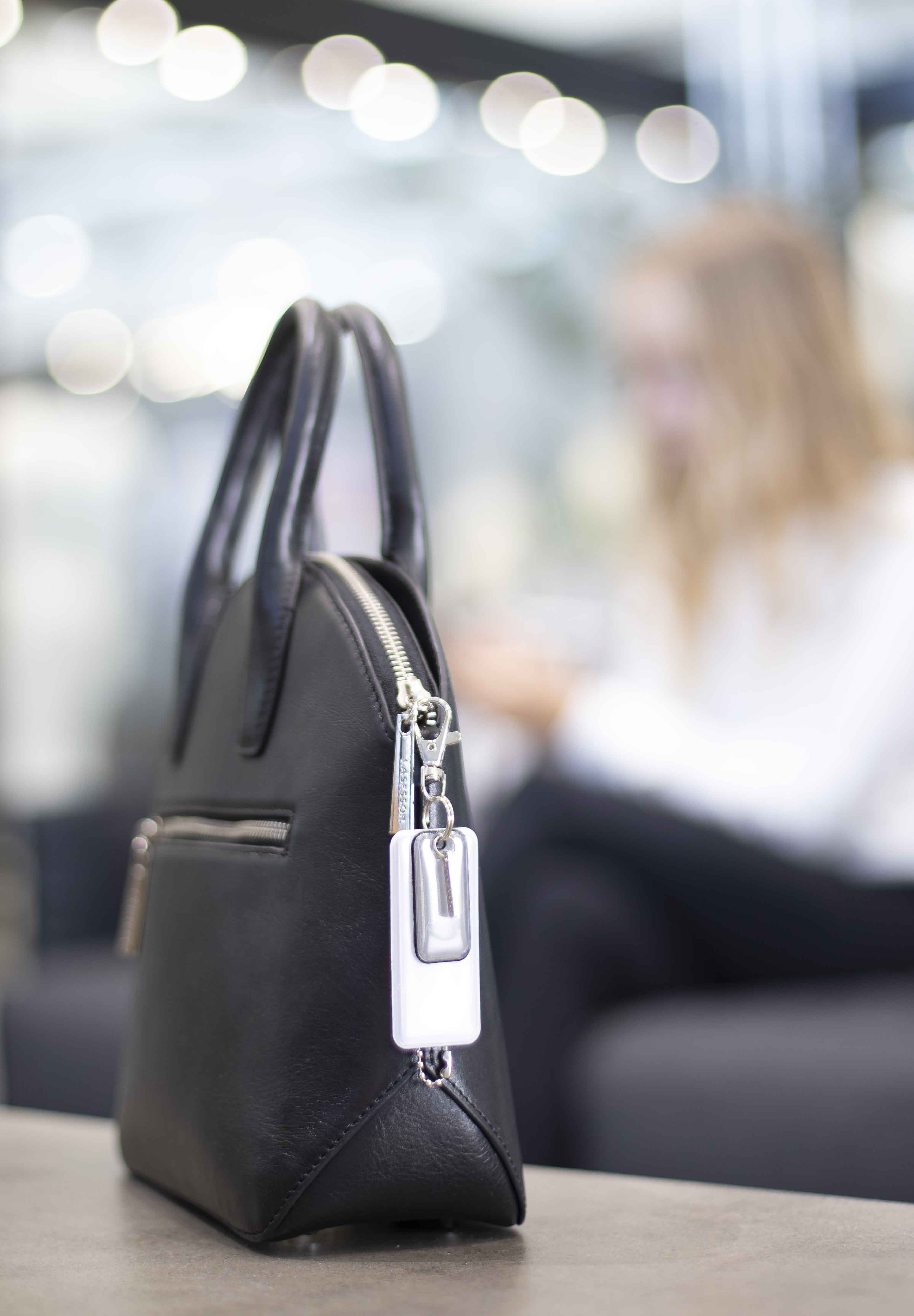 lasessor design koruheijastin nelikulmio musta F6