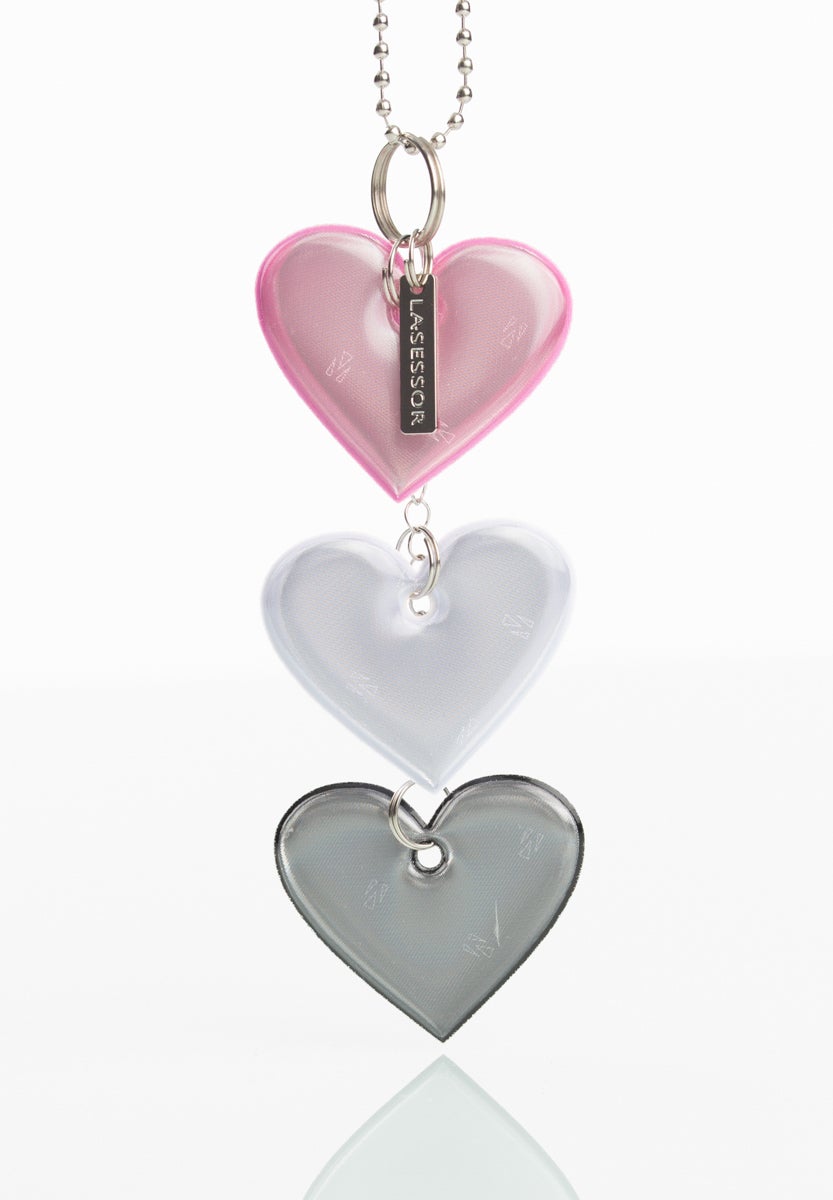 3 Sydäntä Lasessor Koruheijastin-heijastin-roikkumassa