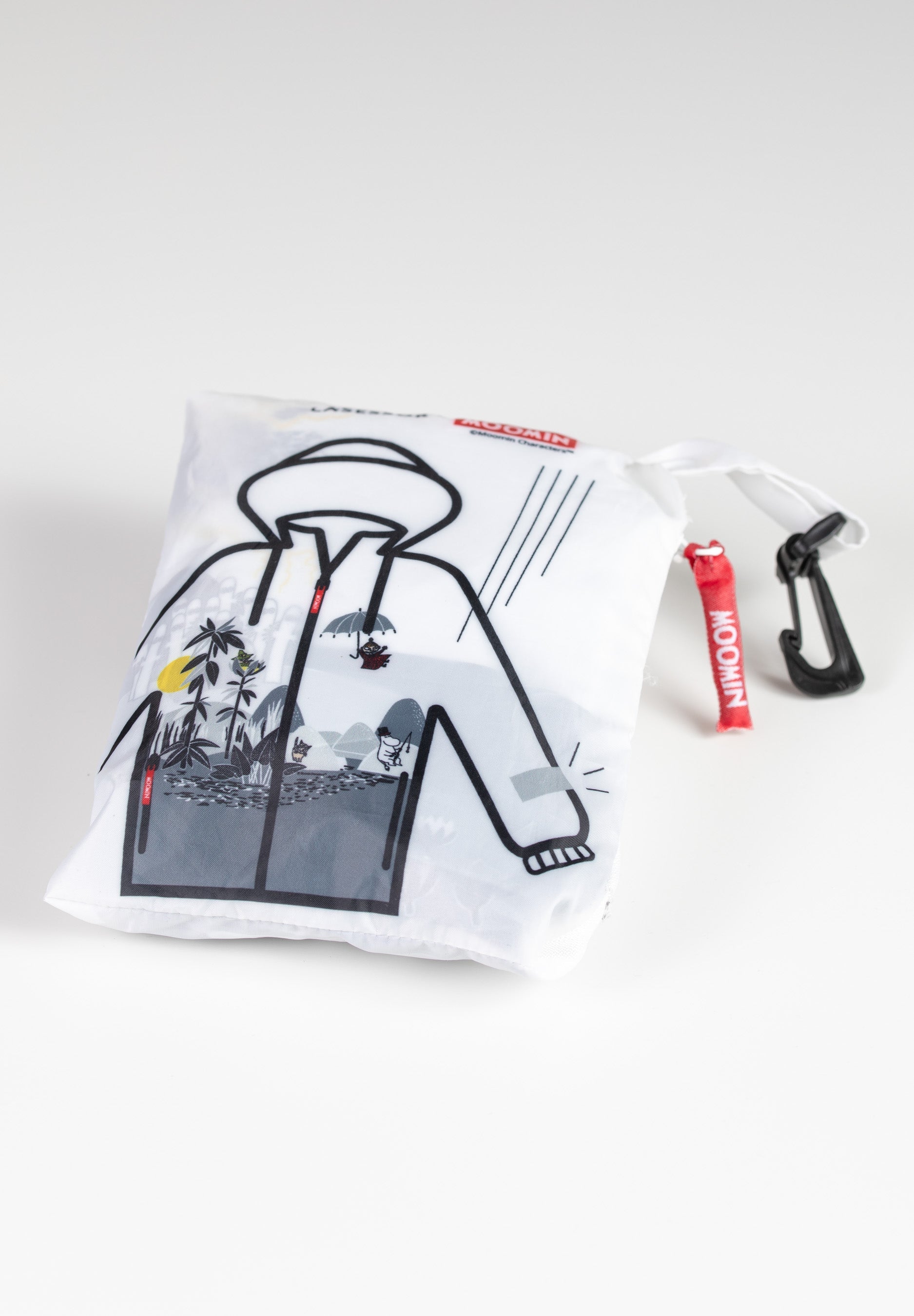 Muumi Saaressa sadetakki pakattuna omaan taskuunsa