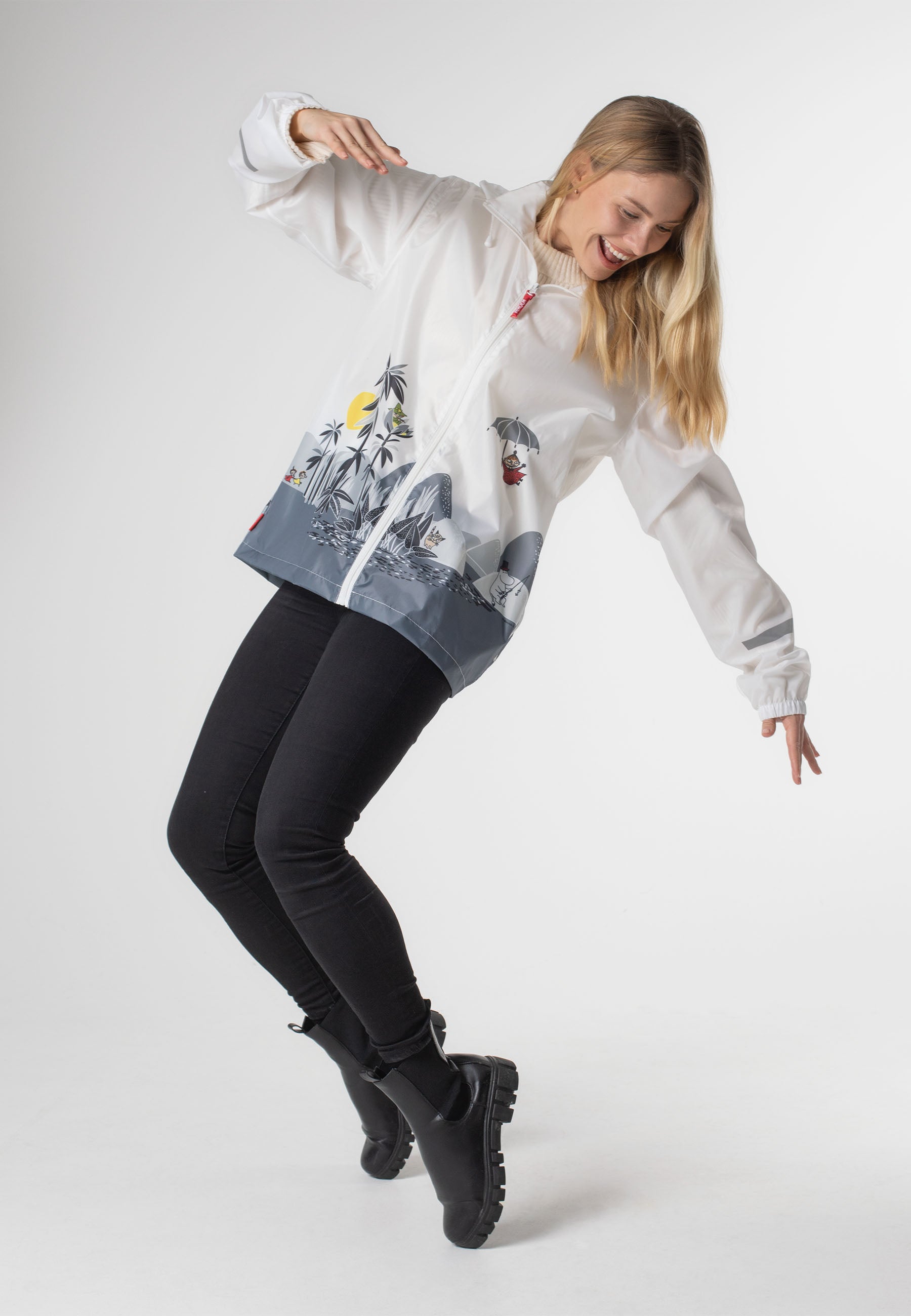 Lasessorin Muumi Saaressa Sadetakki mallin päällä