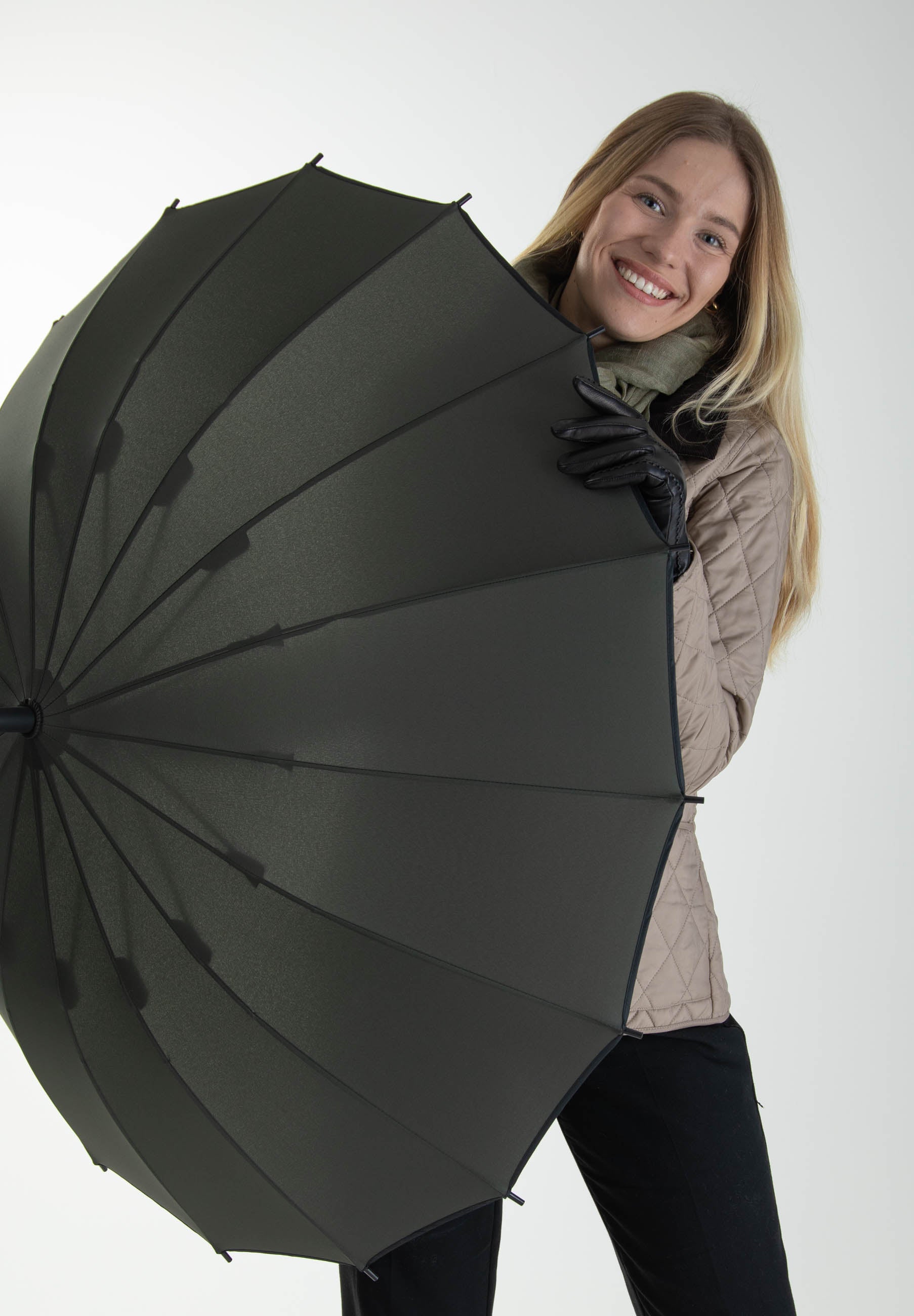 Iso sateenvarjo - 8781