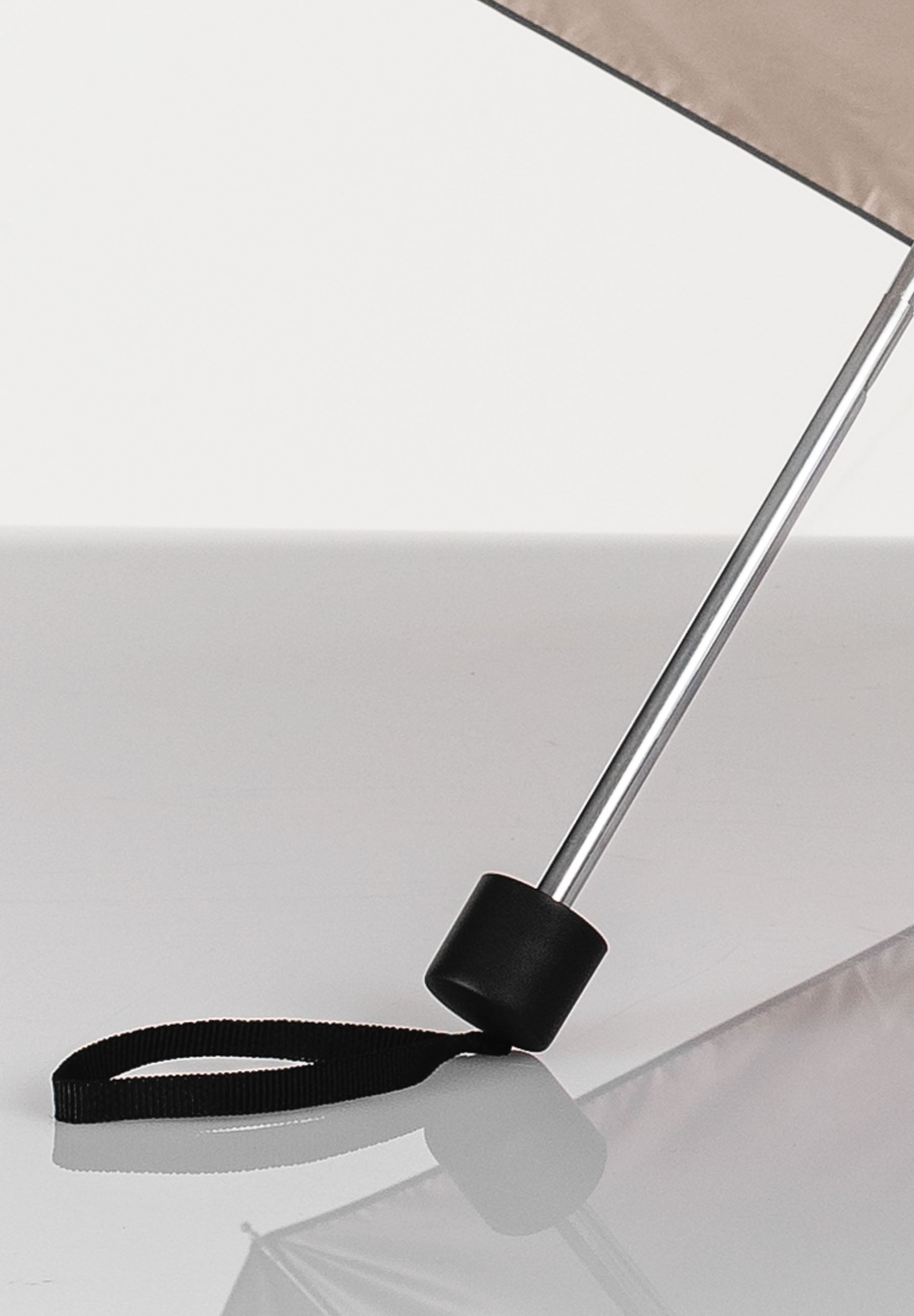 Edullinen kokoon taitettava sateenvarjo mustakulta 5D